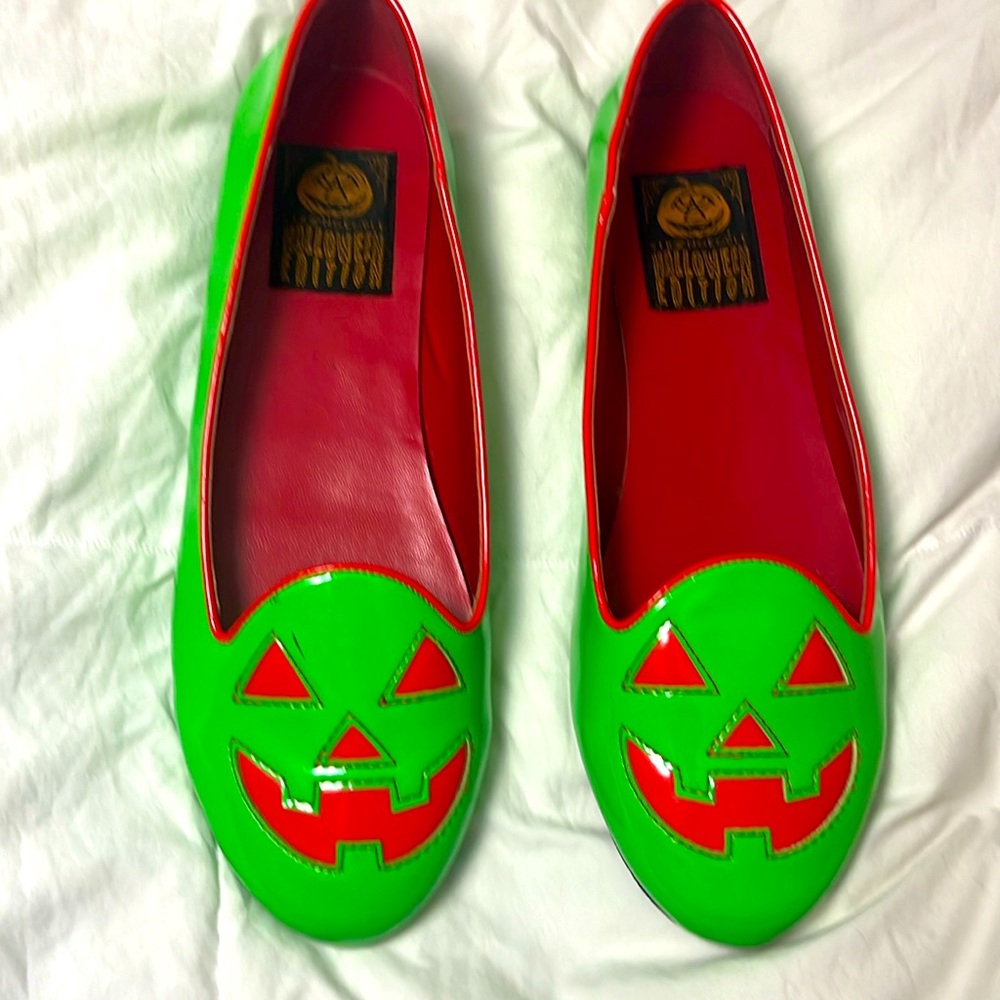 Strange cvlt limited edition Halloween jack-o’-lantern flats, women’s size 11
